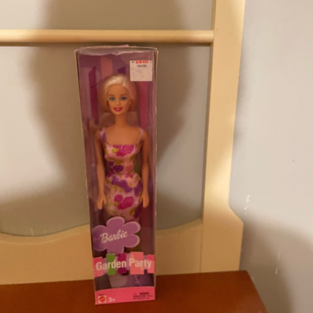 Garden party Barbie